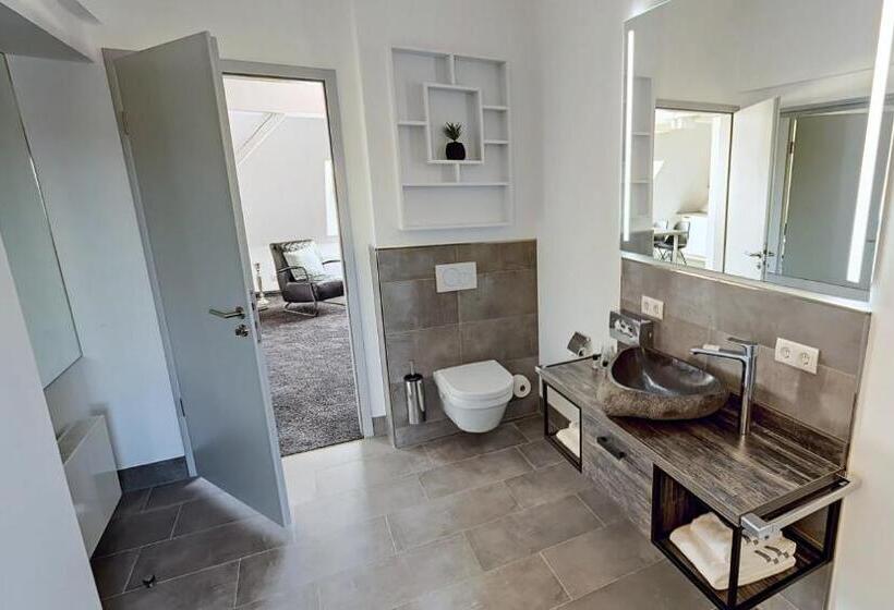 수피리어 스위트, Boardinghouse Emden