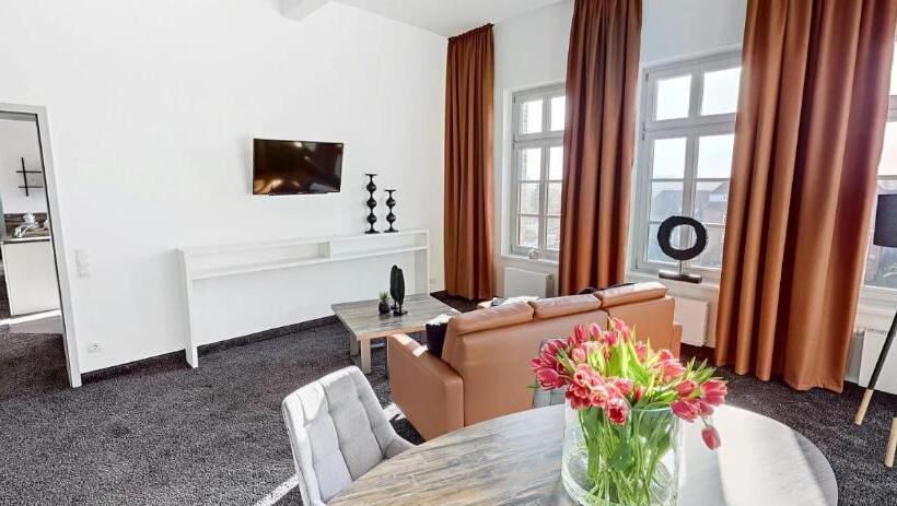 수피리어 스위트, Boardinghouse Emden