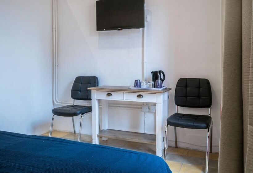 سوئیت کلاب, Valletta Kampnar City Living