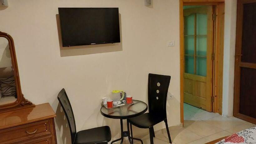 Quarto Estandar, Vila Magica