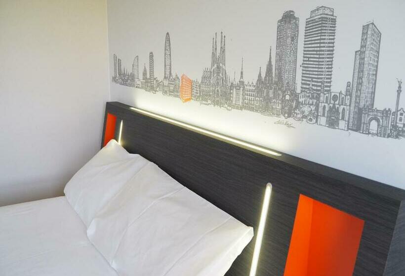 Номер Стандарт, Easyhotel Barcelona Fira