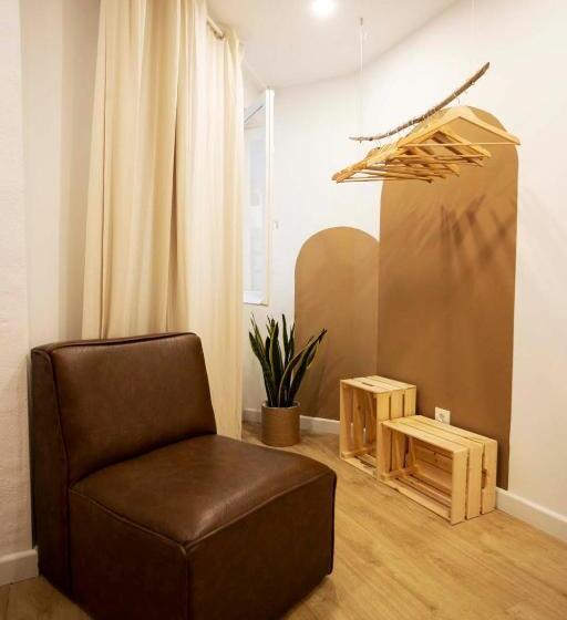标准三人间, Boogalow Hostel