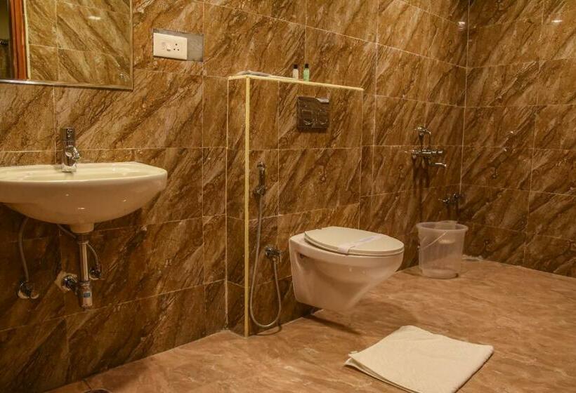 Номер Deluxe, Poppys Tower Tiruppur
