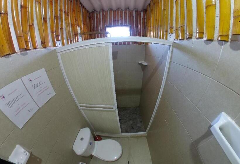 اتاق استاندارد با سرویس بهداشتی مشترک, Akainoie