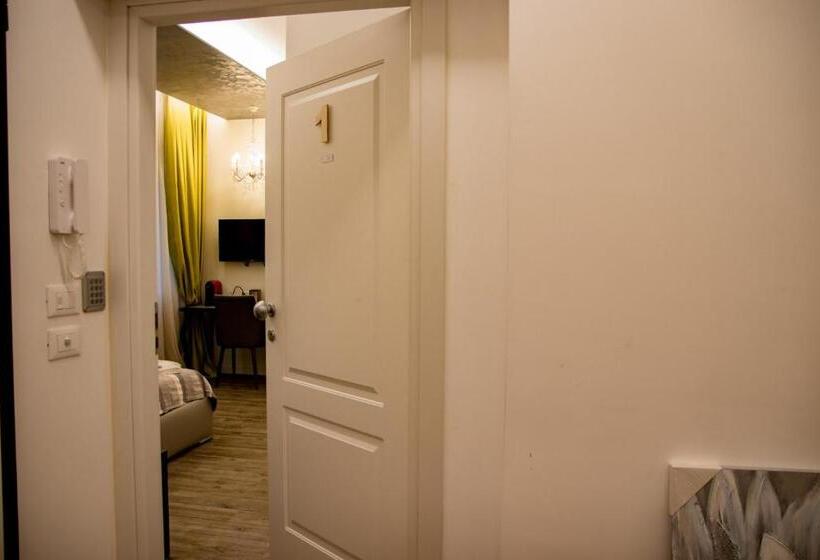 基本间, Double A Guest House