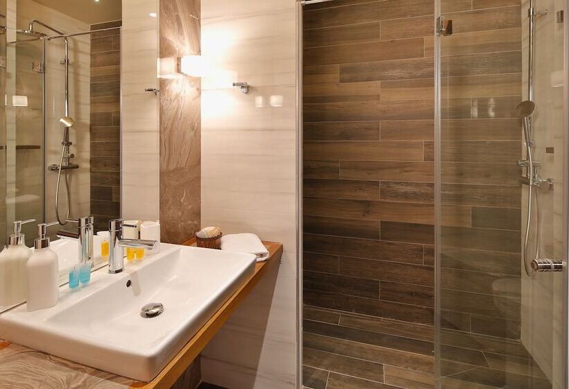 اتاق لوکس سه تخته, Passpartu Home Garni