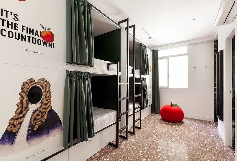 تختخواب در اتاق مشترک, 2060 The Newton Hostel