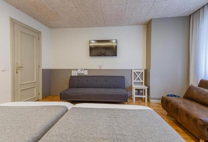 家庭间, Hostal Rodas Pamplona