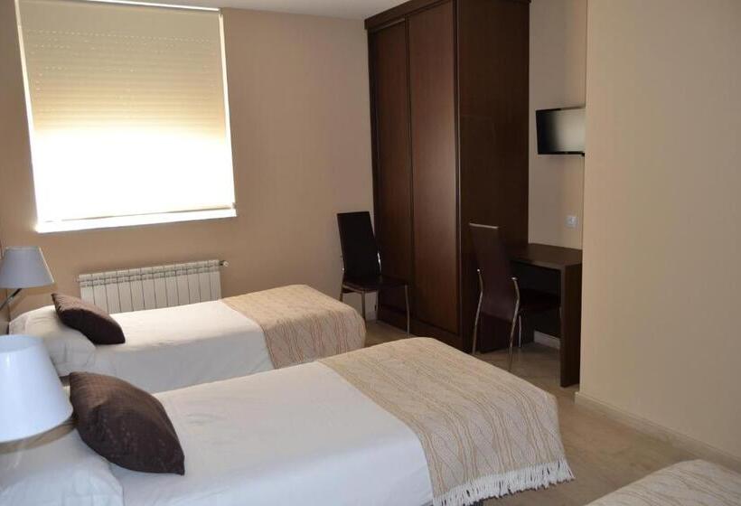 Номер Стандарт Трехместный, Pension Albergue Lemos