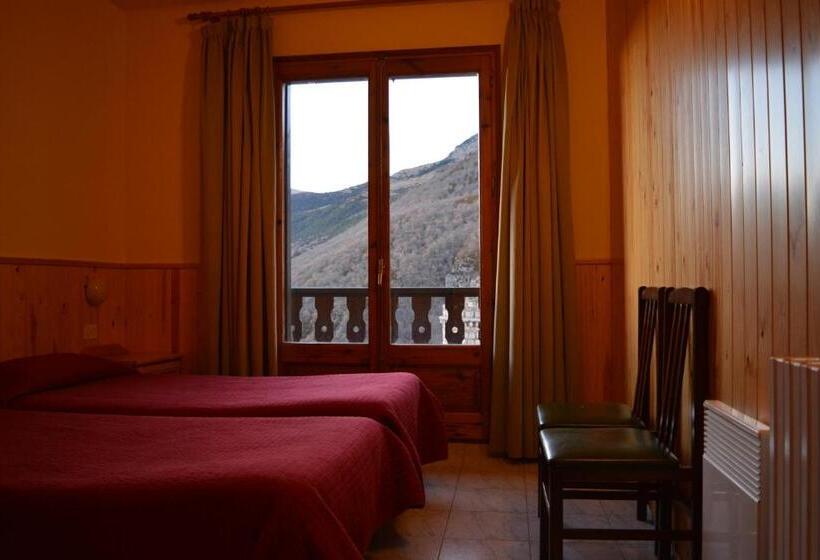 Номер Стандарт с Балконом, Hostal La Neu