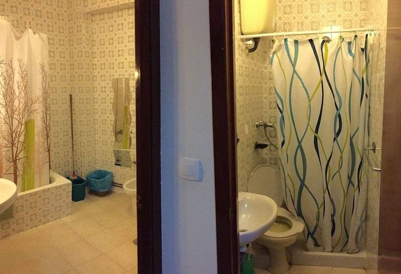 חדר סטנדרט לשלושה עם חדר אמבטיה משוף, Hostal Costa Azul