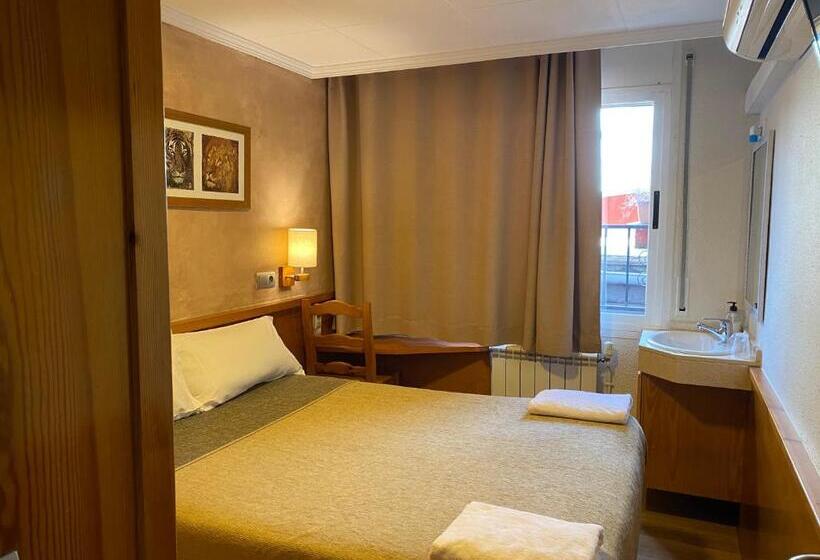 Номер Стандарт Совместная Ванная, Hostal Galicia Cardedeu