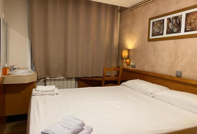 Номер Стандарт Совместная Ванная, Hostal Galicia Cardedeu
