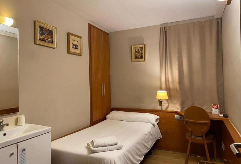 Номер Стандарт Индивидуальный Совместная Ванная, Hostal Galicia Cardedeu