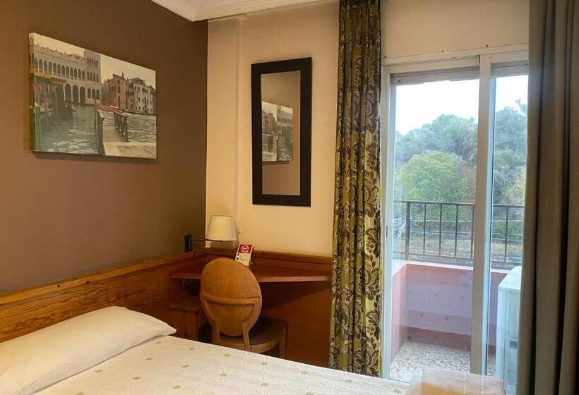 Номер Стандарт, Hostal Galicia Cardedeu