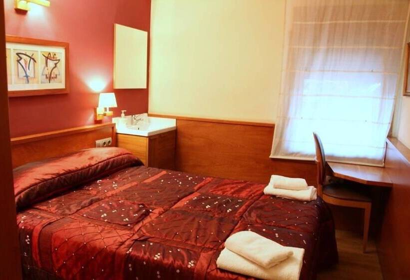 Номер Стандарт Совместная Ванная, Hostal Galicia Cardedeu