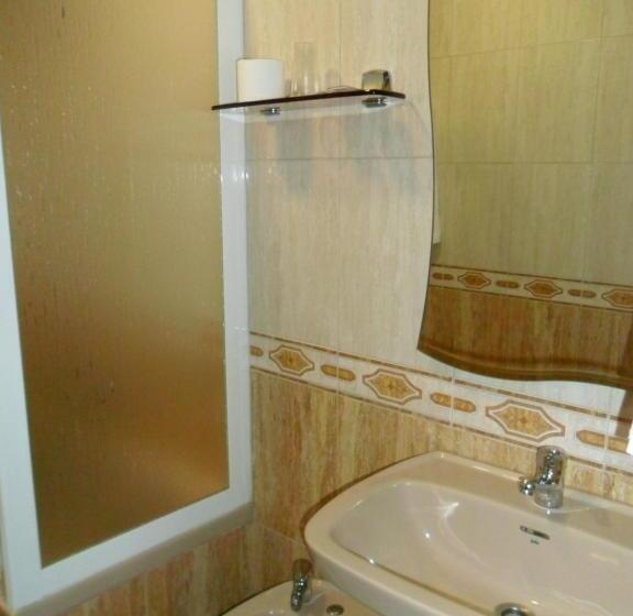 اتاق استاندارد یک نفره, Hostal Amigo