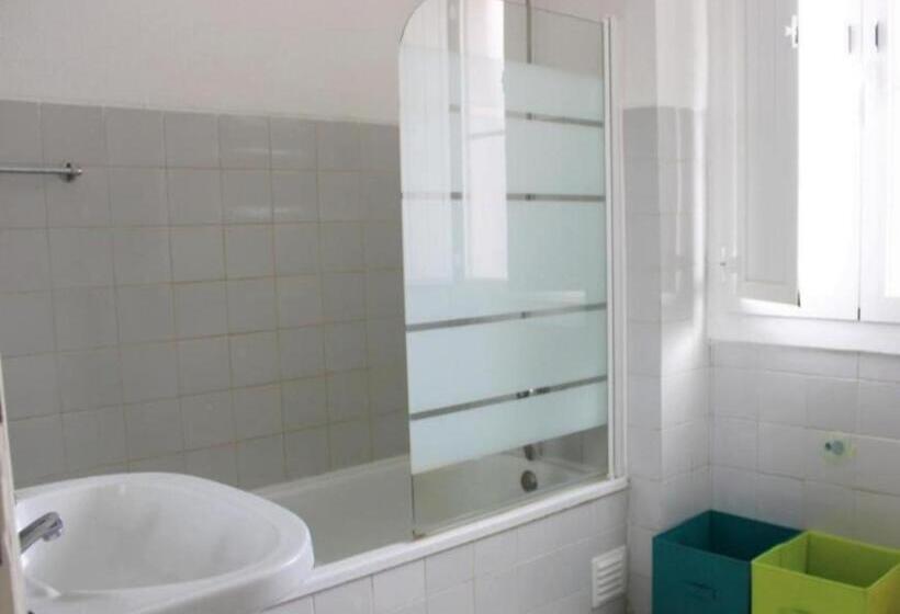 اتاق استاندارد با سرویس بهداشتی مشترک, Mont  Sobro House Rooms I