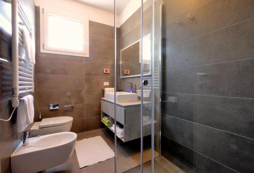 Студия Стандарт, Relais Villa Clodia