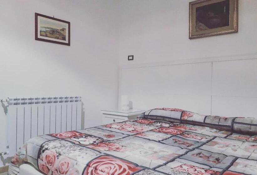 Трехместный Номер Стандарт с Балконом, La Locanda Del Baffo