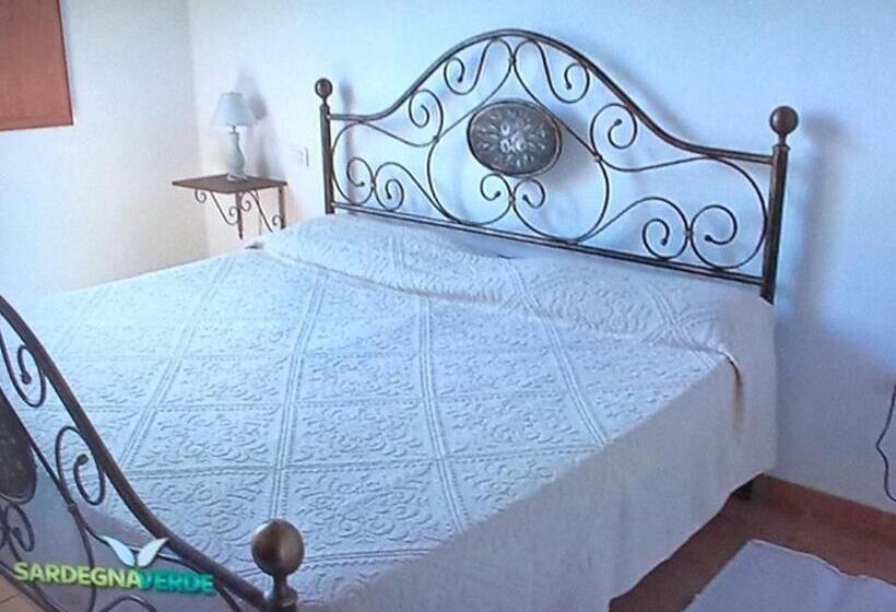اتاق لوکس با چشم‌انداز باغ, Agriturismo Santu Marcialis