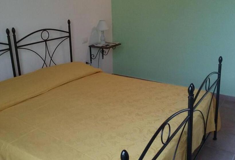 اتاق لوکس با چشم‌انداز باغ, Agriturismo Santu Marcialis