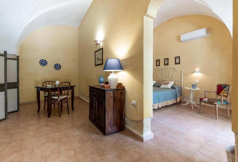 Люкс, Masseria La Macchiola & Corti Del Mito