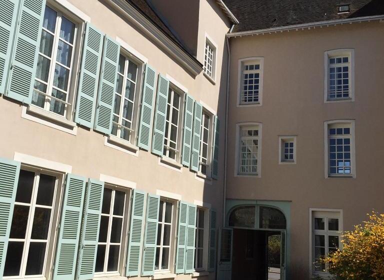 سوییت لوکس, Particulier De Champrond
