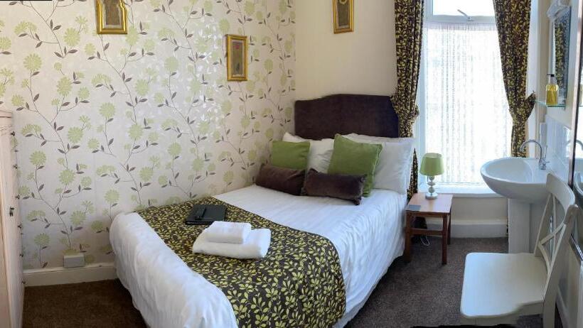 اتاق استاندارد یک نفره, Adelphi Guest House