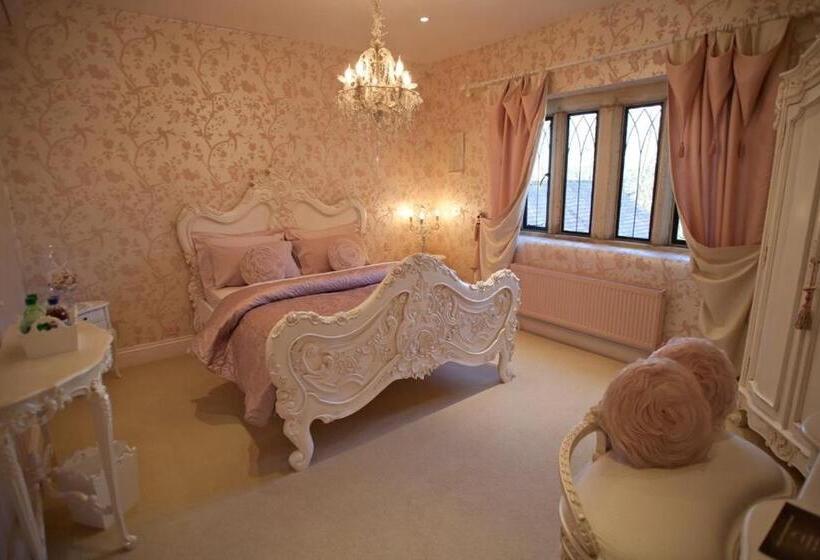 Quarto Deluxe, Manor Court