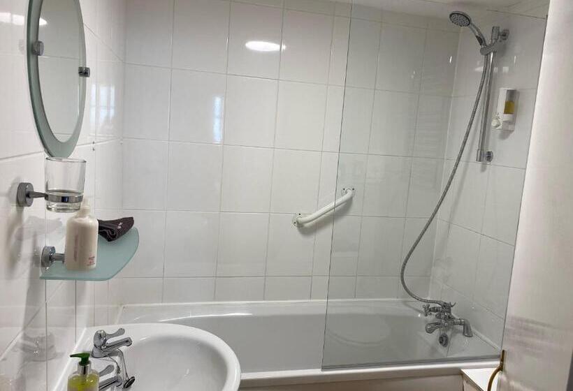 Номер Стандарт, Sinai House