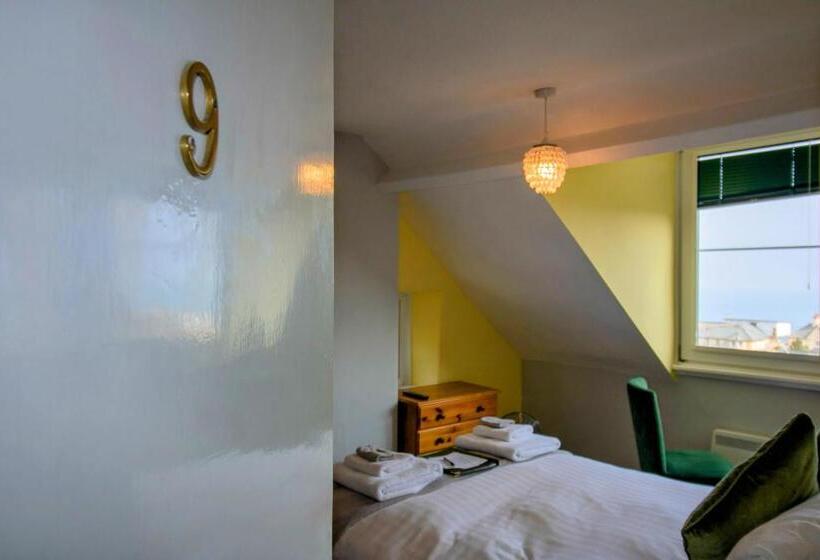 Номер Стандарт, Sinai House
