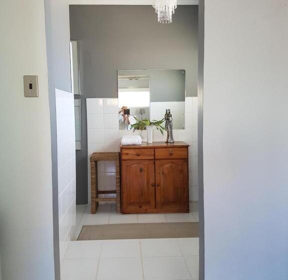 اتاق لوکس, Burnham Road Suite Guest House