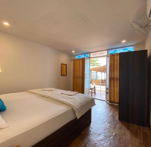 디럭스 룸 측면 바다 전망, Omkar Beach Bungalow