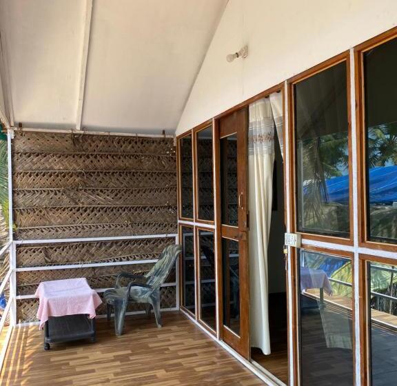 디럭스 룸 바다 전망, Omkar Beach Bungalow
