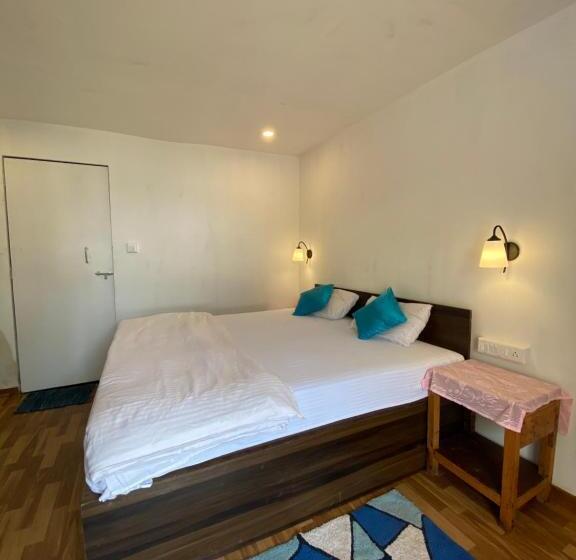 디럭스 룸 측면 바다 전망, Omkar Beach Bungalow