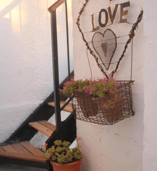 اتاق لوکس با بالکن, Acara Guesthouse & Cottages