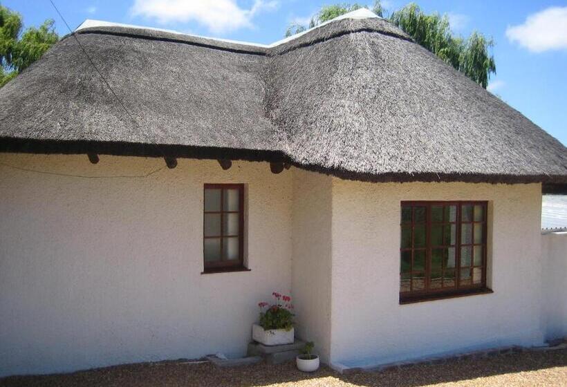 کابین, Acara Guesthouse & Cottages