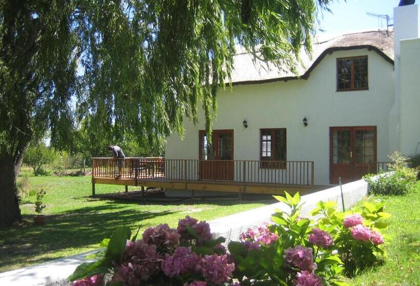 کابین, Acara Guesthouse & Cottages