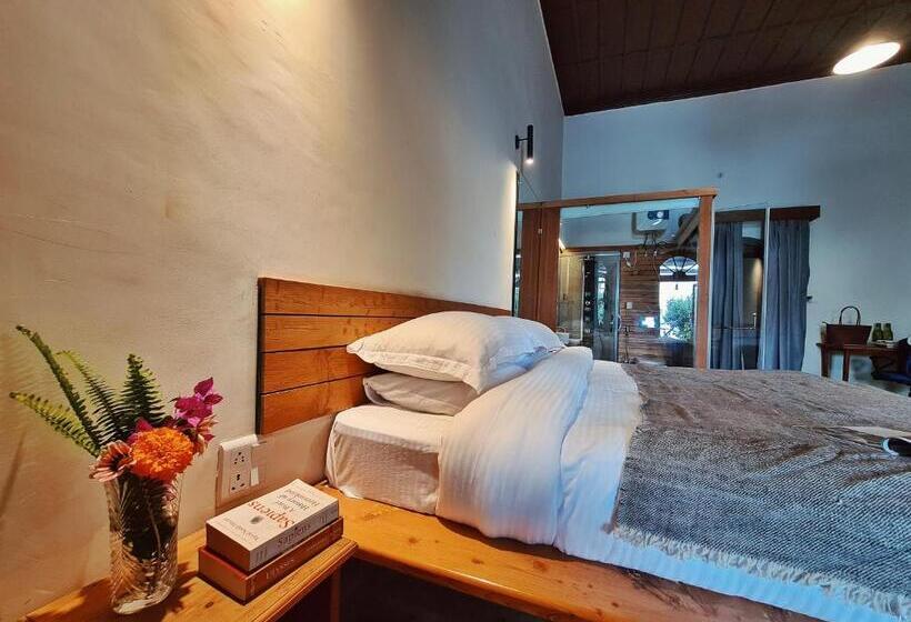 스탠다드 룸 산 전망, Deodar Homestay
