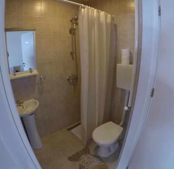 اتاق استاندارد سه نفره, Cristi S Rooms   Pensiune