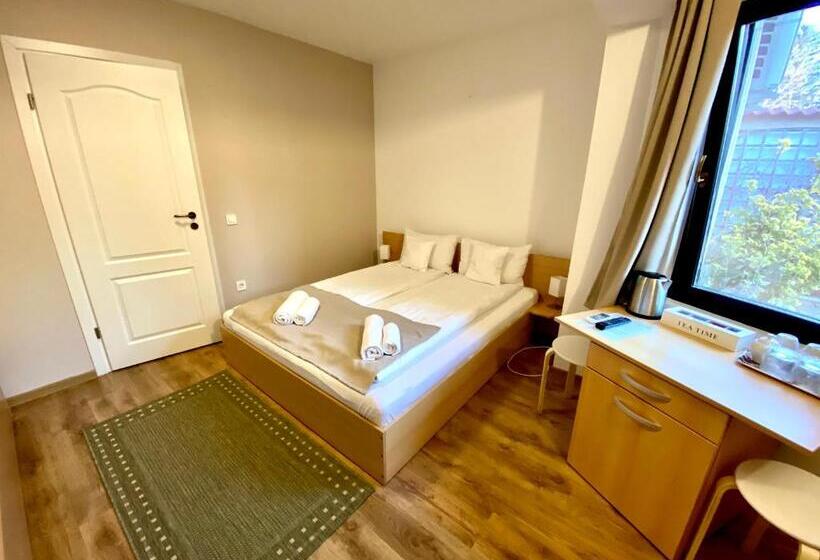اتاق استاندارد سه نفره, Cristi S Rooms   Pensiune