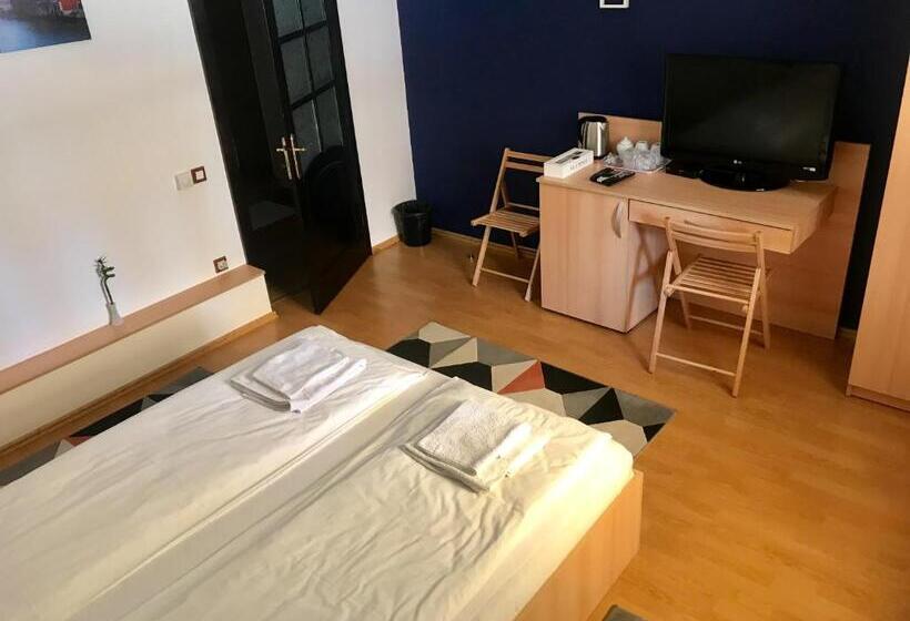 اتاق لوکس, Cristi S Rooms   Pensiune