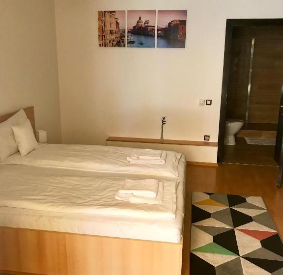 اتاق لوکس, Cristi S Rooms   Pensiune