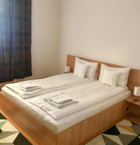 اتاق لوکس, Cristi S Rooms   Pensiune