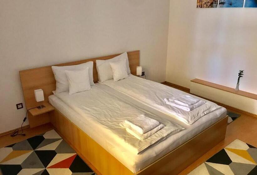 اتاق لوکس, Cristi S Rooms   Pensiune