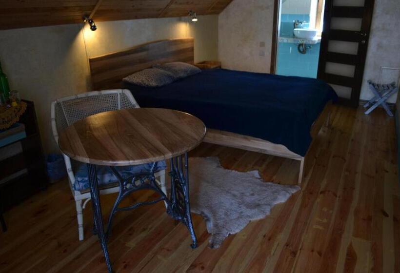 اتاق لوکس با تخت بزرگ, Romantic Guest House