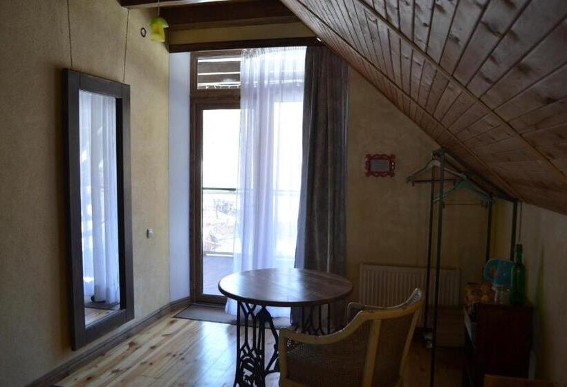 اتاق لوکس با تخت بزرگ, Romantic Guest House
