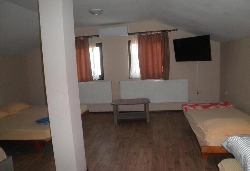 اتاق خانوادگی با سرویس بهداشتی مشترک, Casa Didina