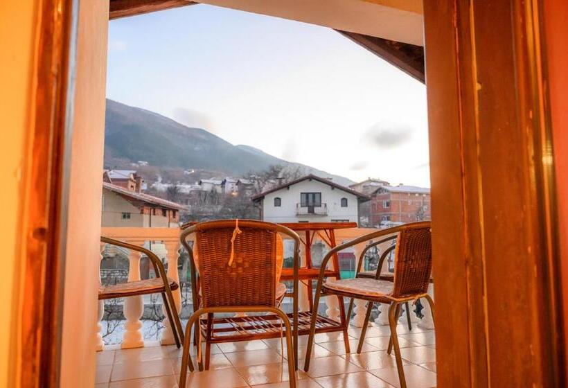 带阳台标准四人间, Guest House Angelkovi